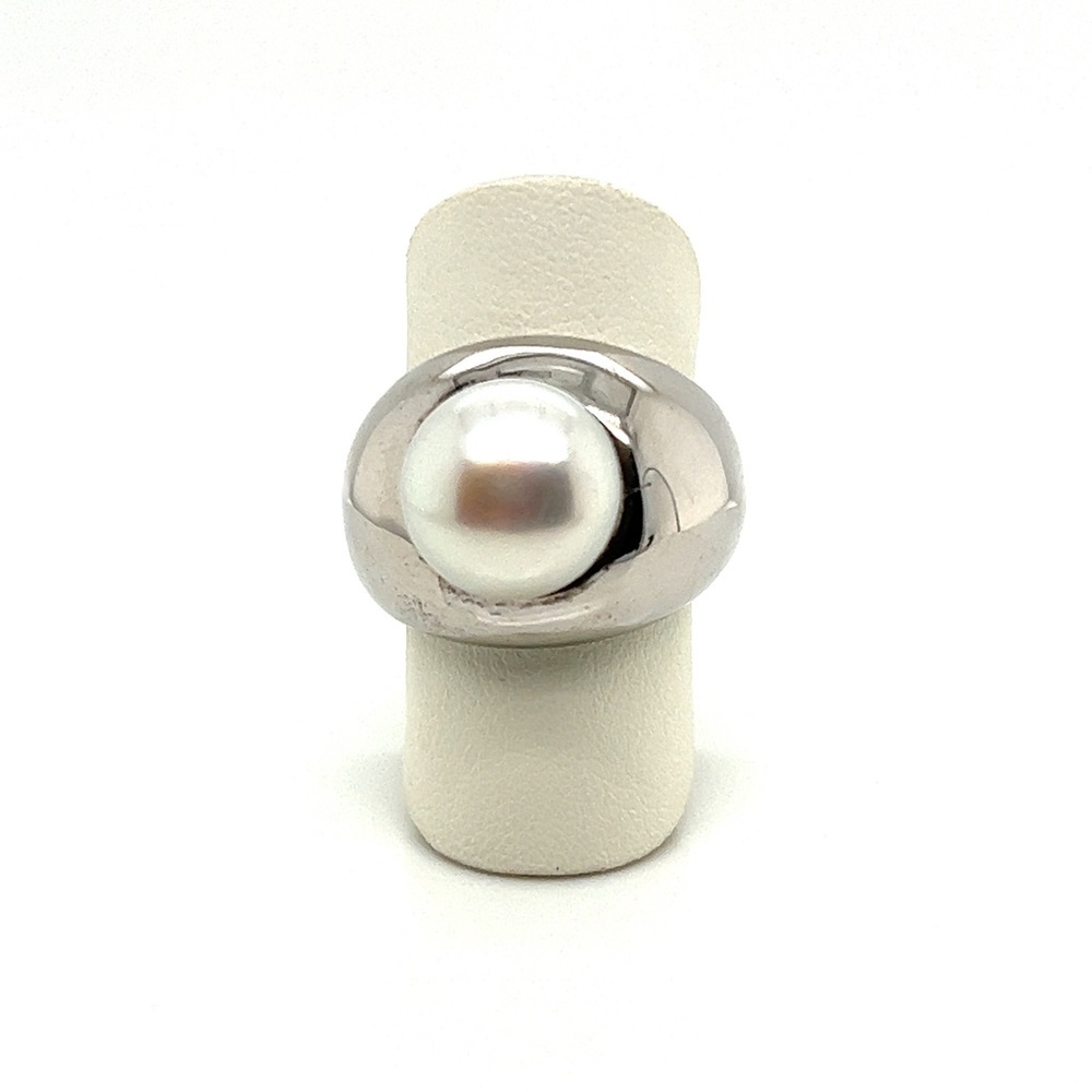 Sterling silver and fresh water Pearl done ring.